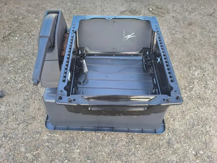 Ford Transit (2013 - 2017) GK2163227AB Нижняя часть сиденья водителя — фото 1