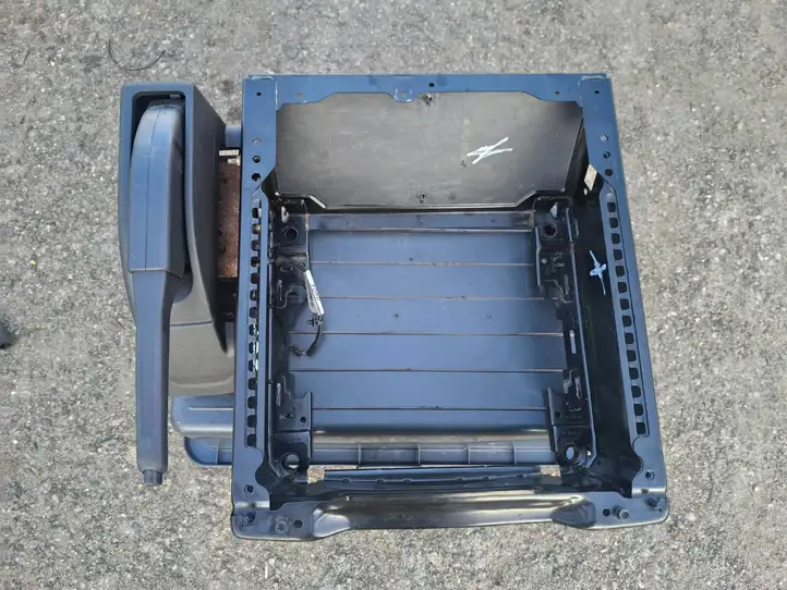 Ford Transit (2013 - 2017) GK2163227AB Нижняя часть сиденья водителя — фото 2