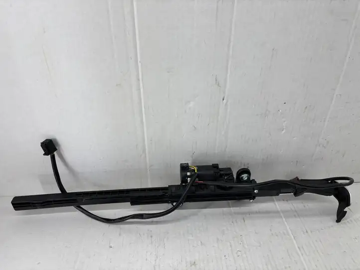 BMW 4 F32 F33 (2013 - 2017) 7307915 Электродвигатель регулировки ремня безопасности — фото 2