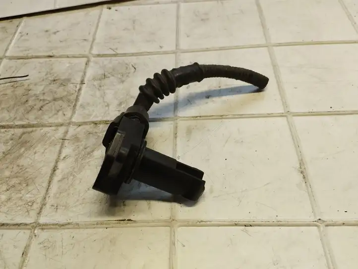 Lexus IS 220D-250-350 (2005 - 2010) 2220430010 Датчик массового расхода воздуха — фото 1