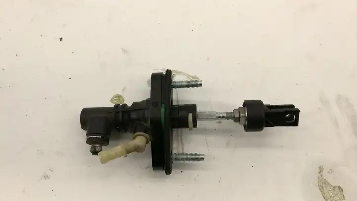 Toyota Auris 150 (2006 - 2012)   Рабочий цилиндр сцепления