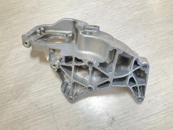 Volvo XC90 (2014 - 2019) 31480996 Кронштейн топливного насоса — фото 2
