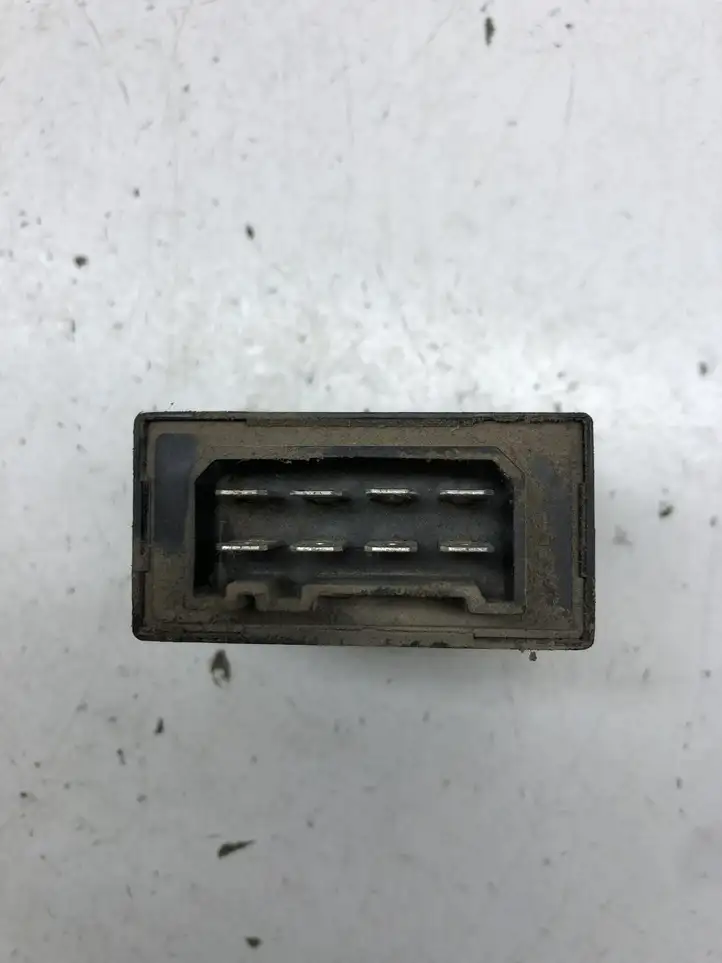Peugeot 307 CC (2001 - 2005) 782611100 Реле крюка для прицепа — фото 2