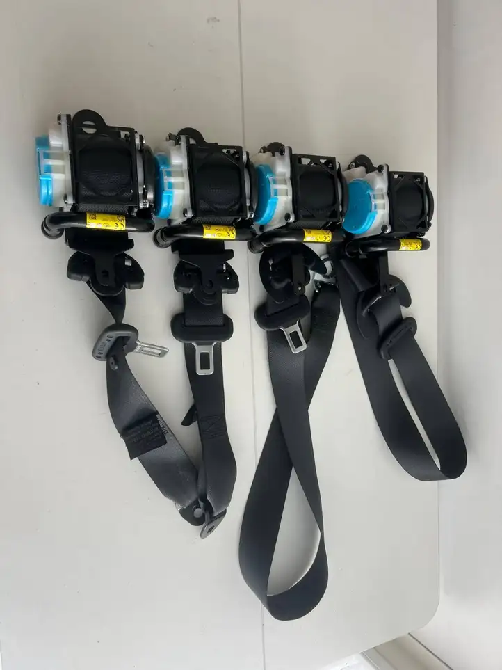 Toyota Yaris XP210 (2020 - ) Комплект ремней безопасности — фото 4