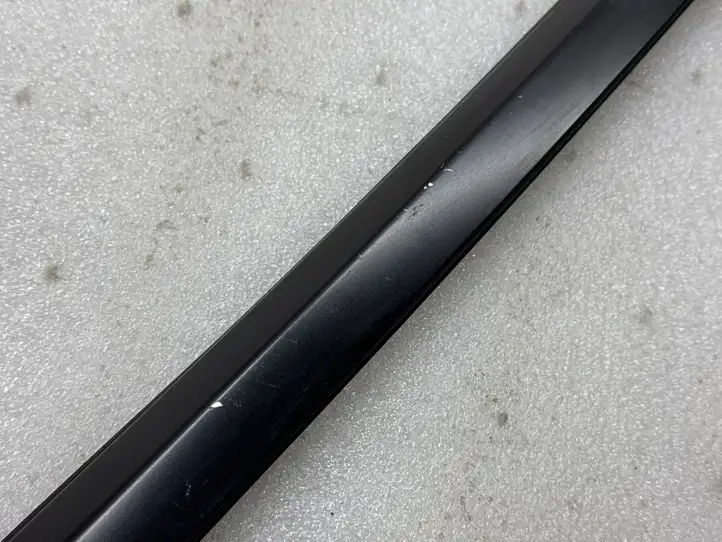 Tesla Model Y (2019 - 2024) 149571100D Накладка стекла двери — фото 9