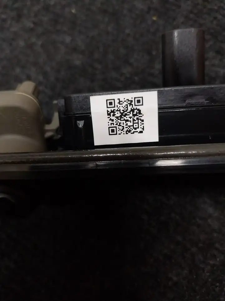 Tesla Model 3 (2024 - ) 176151000C Ручка крышки багажника — фото 4