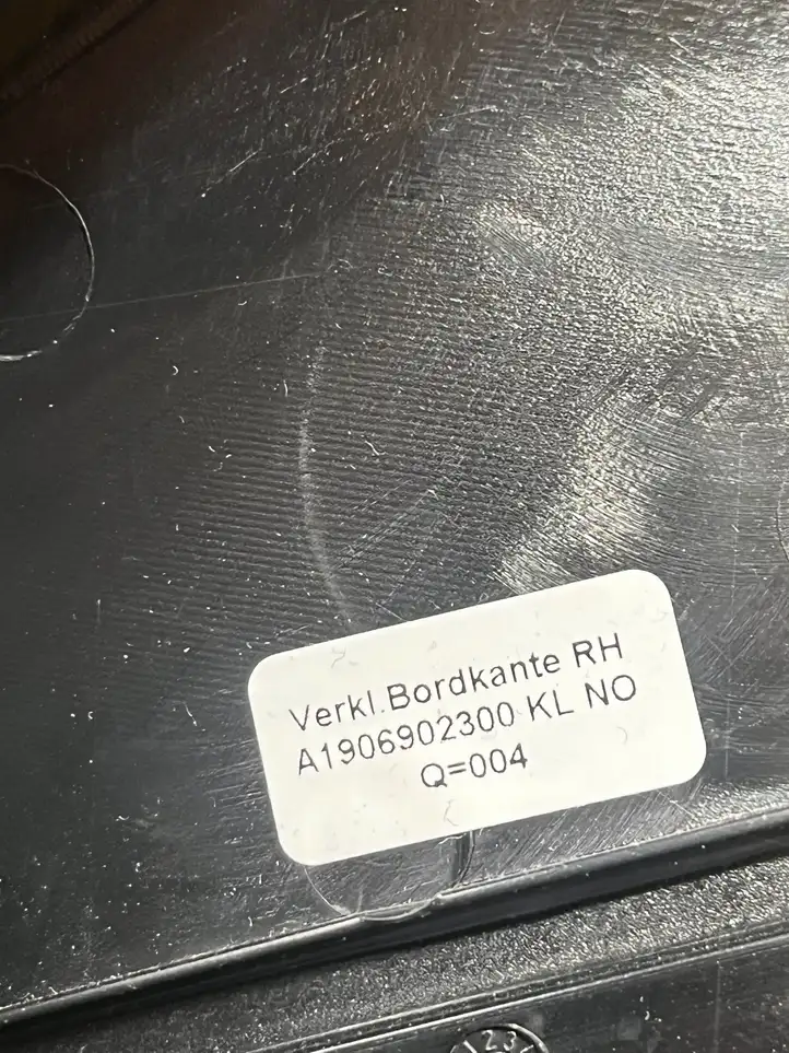 Mercedes-Benz AMG GT 4 x290 w290 (2018 - ) a1906902300 Накладка ремня безопасности — фото 3