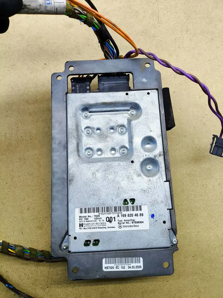 Mercedes-Benz C W203 (2000 - 2007) A1698204689 Усилитель звука — фото 5