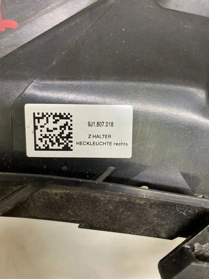 Porsche Taycan 9J1 (2019 - ) 9J1807018 Кронштейн заднего бампера — фото 4