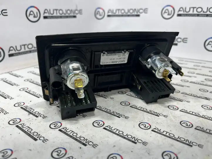 BMW 5 E60 E61 (2004 - 2010) 9117364 Накладка заднего прикуривателя — фото 2