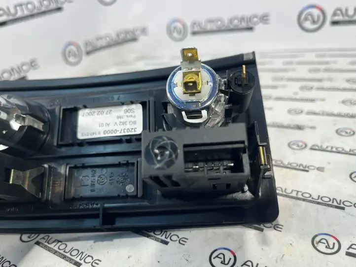 BMW 5 E60 E61 (2004 - 2010) 9117364 Накладка заднего прикуривателя — фото 3