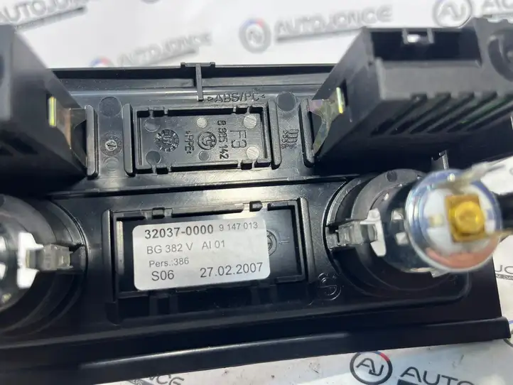 BMW 5 E60 E61 (2004 - 2010) 9117364 Накладка заднего прикуривателя — фото 4