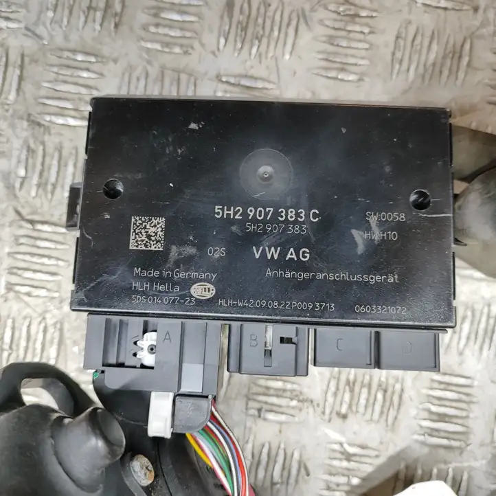 Volkswagen ID.4 (2020 - ) 11A803881F Комплект буксировочного крюка — фото 6