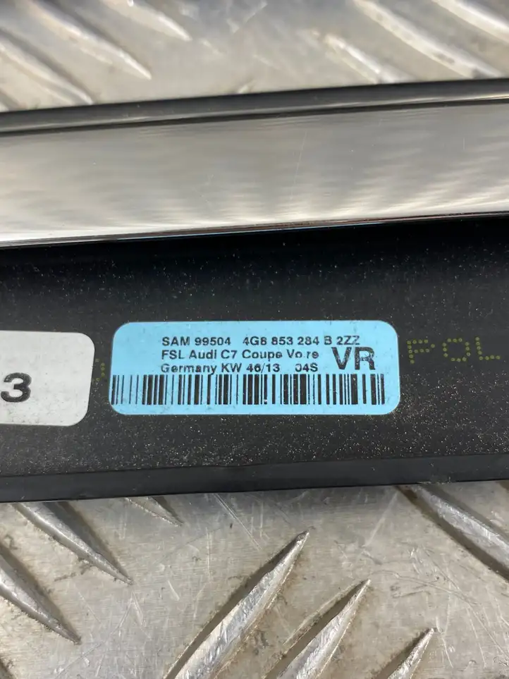 Audi A7 S7 4G (2010 - 2014) 4G8853284B Накладка стекла двери — фото 8