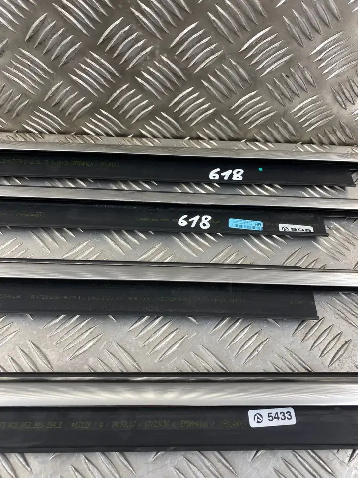 Audi A7 S7 4G (2010 - 2014) 4G8853284B Накладка стекла двери — фото 12