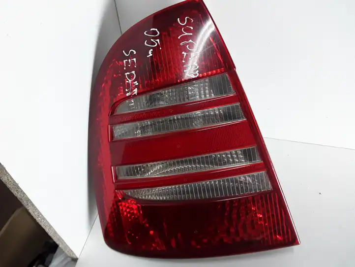 Skoda Superb B5 (3U) (2001 - 2008) 3U5945095 Задний фонарь в крышке багажника — фото 1