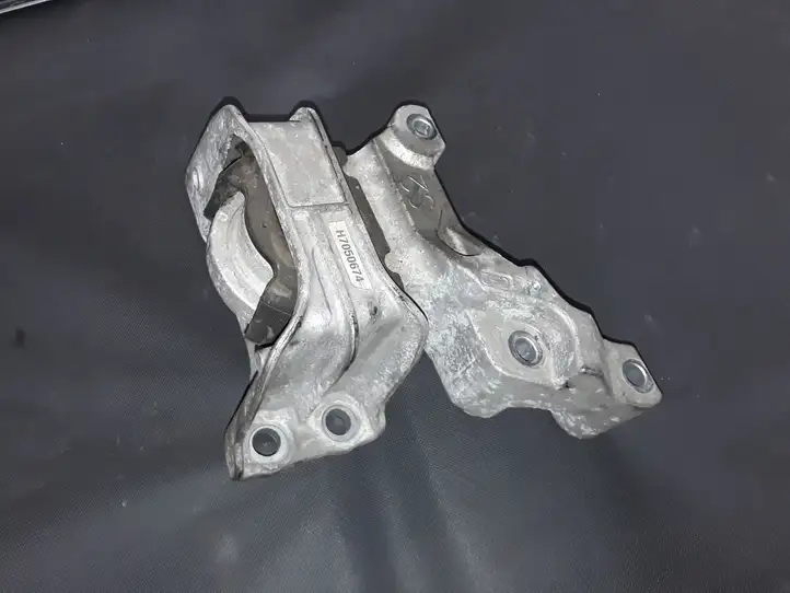 Nissan Juke I F15 (2010 - 2018) H7050674 Опора двигателя — фото 1