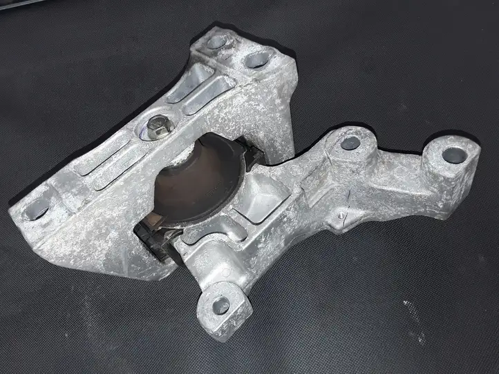 Nissan Juke I F15 (2010 - 2018) H7050674 Опора двигателя — фото 3