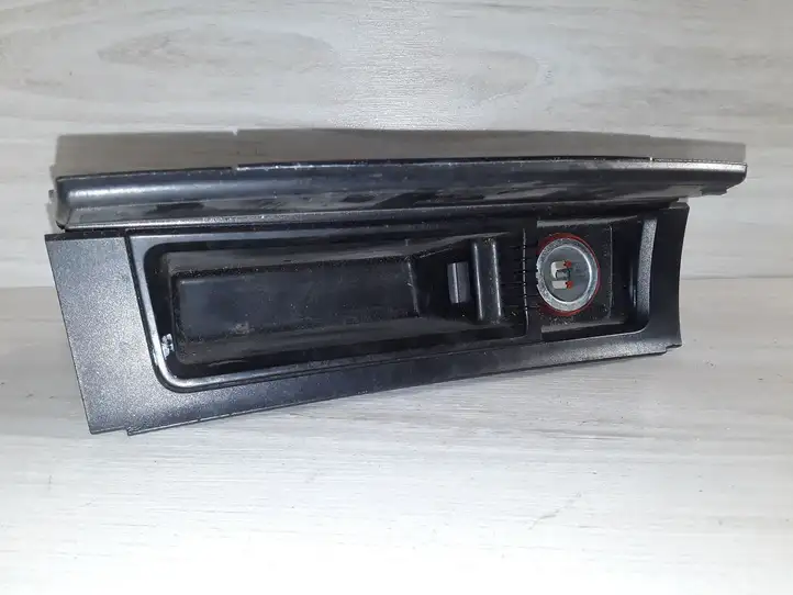 Volkswagen PASSAT B6 (2005 - 2010) Пепельница — фото 2