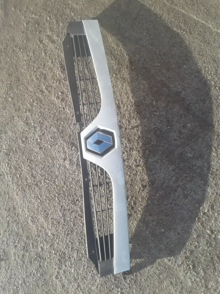 Renault Master II (2004 - 2010) 8200426365 Передняя решетка — фото 1
