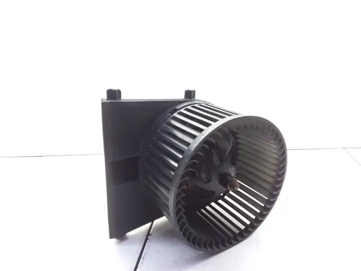 Skoda Octavia Mk1 (1U) (1996 - 2004)  1J1819021A Вентилятор печки