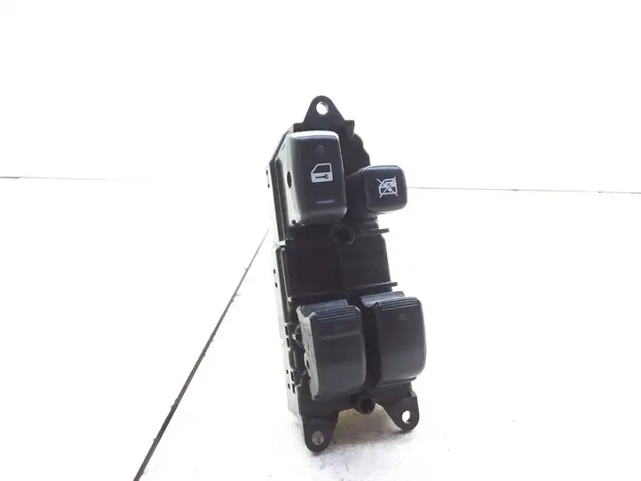 Toyota Corolla Verso E121 (2001 - 2004) 8404013060 Кнопка стеклоподъемников — фото 1