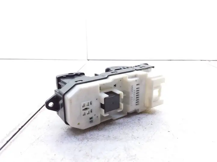 Toyota Corolla Verso E121 (2001 - 2004) 8404013060 Кнопка стеклоподъемников — фото 5