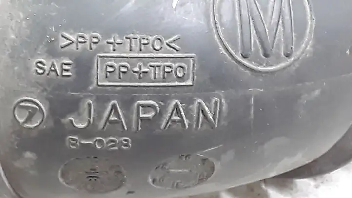 Subaru Legacy (2003 - 2009) B028 Трубка подачи воздуха — фото 3