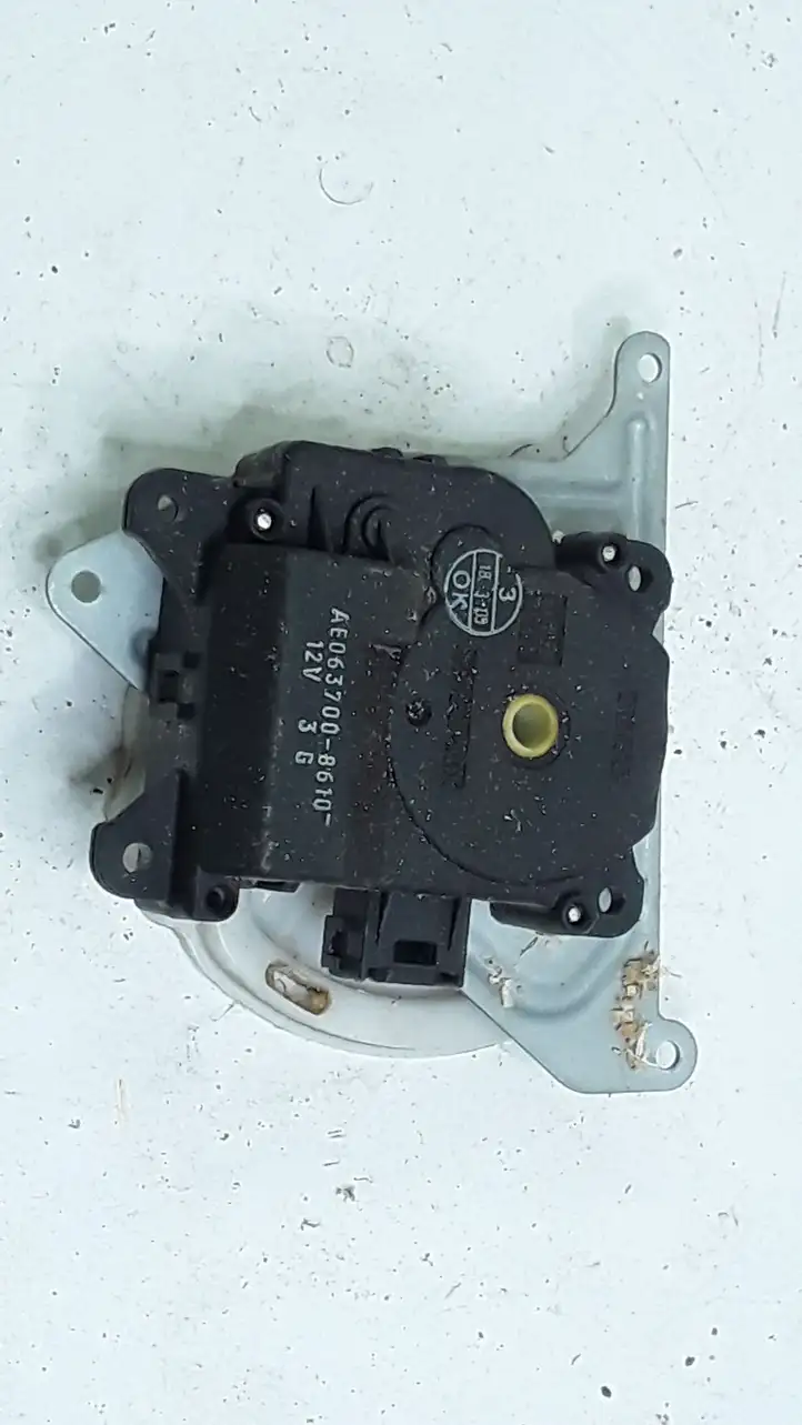 Toyota Avensis T250 (2003 - 2006) AE0637008610 Двигатель задвижки потока воздуха — фото 2