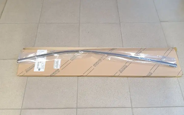 Toyota Corolla E210 E21 (2018 - ) 7576302060 Накладка стекла задней двери — фото 1