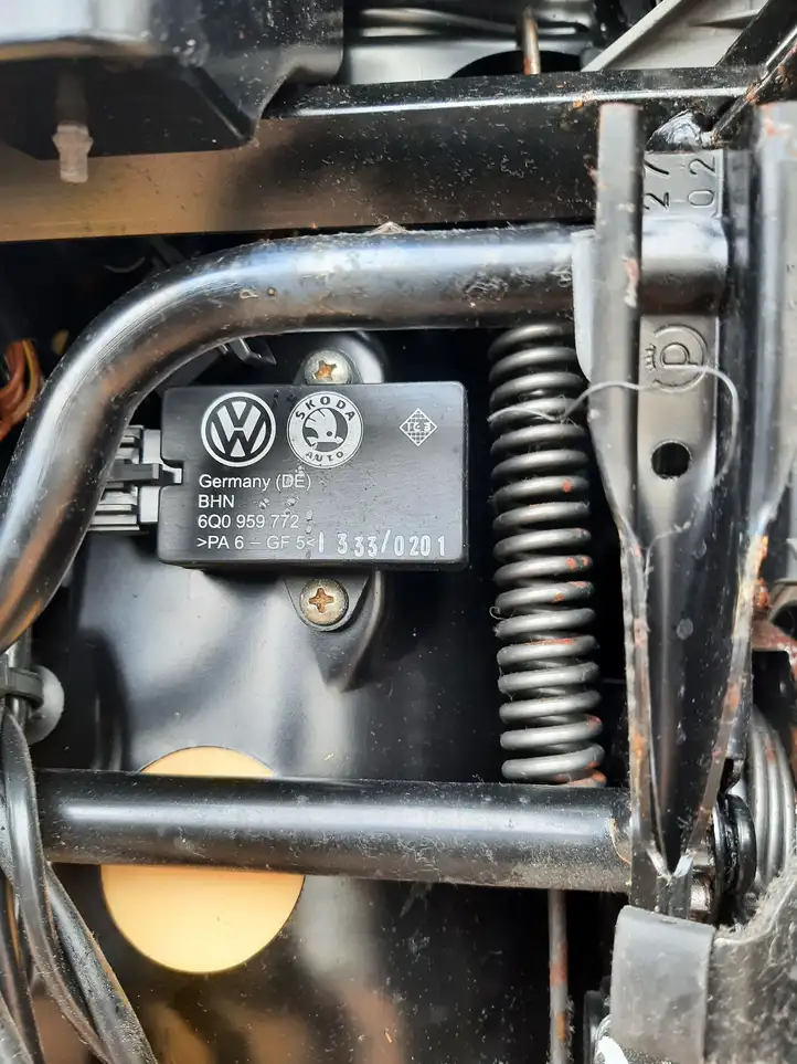 Volkswagen Polo (2001 - 2005) 6Q4881105AJ Переднее сиденье водителя — фото 2