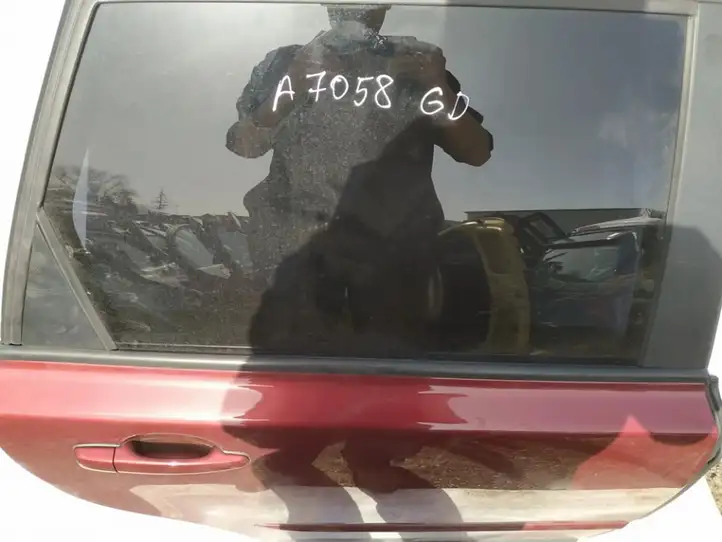 Volvo V50 (2004 - 2008) Накладка стекла задней двери — фото 1