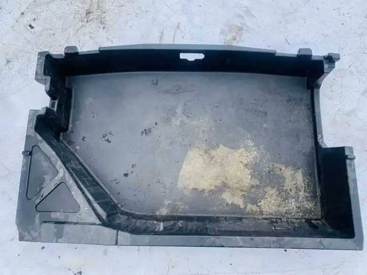 Toyota Prius (XW30) (2009 - 2015) Прочая отделка багажника — фото 1