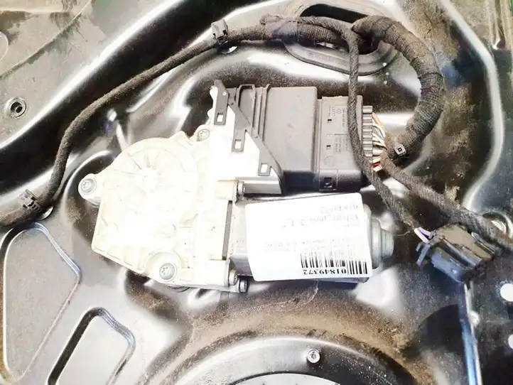 Volkswagen PASSAT B6 (2005 - 2010) 974227112 Стеклоподъемник задней двери — фото 1