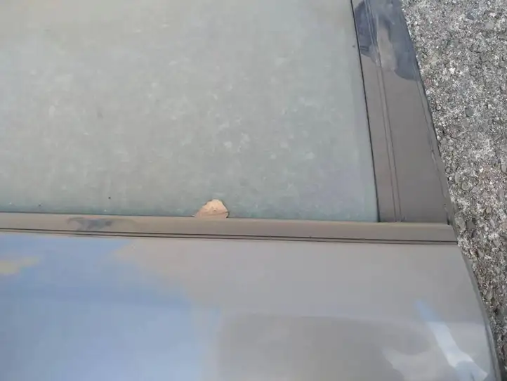 Nissan Almera (2000 - 2006) Накладка стекла задней двери — фото 3