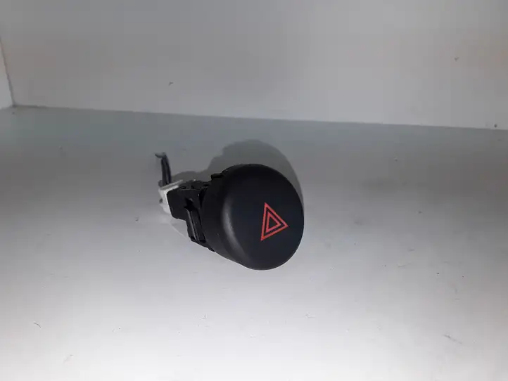 Nissan Juke I F15 (2010 - 2018) S31471 Включатель аварийных фонарей — фото 1