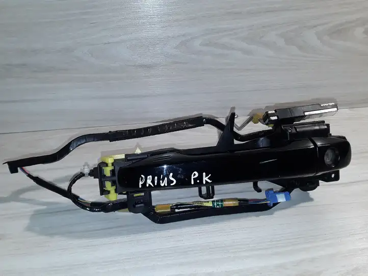 Toyota Prius (XW30) (2009 - 2015) 8282130800 Наружная ручка двери — фото 1