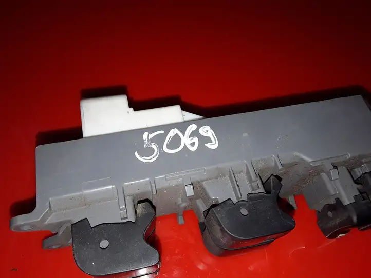 Toyota Auris 150 (2006 - 2012) 9241G90 Блок кнопок стеклоподъемников — фото 4