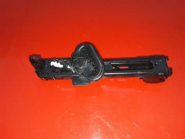 Audi A4 S4 B8 8K (2007 - 2011) 8E0857833 Электродвигатель регулировки ремня безопасности — фото 1