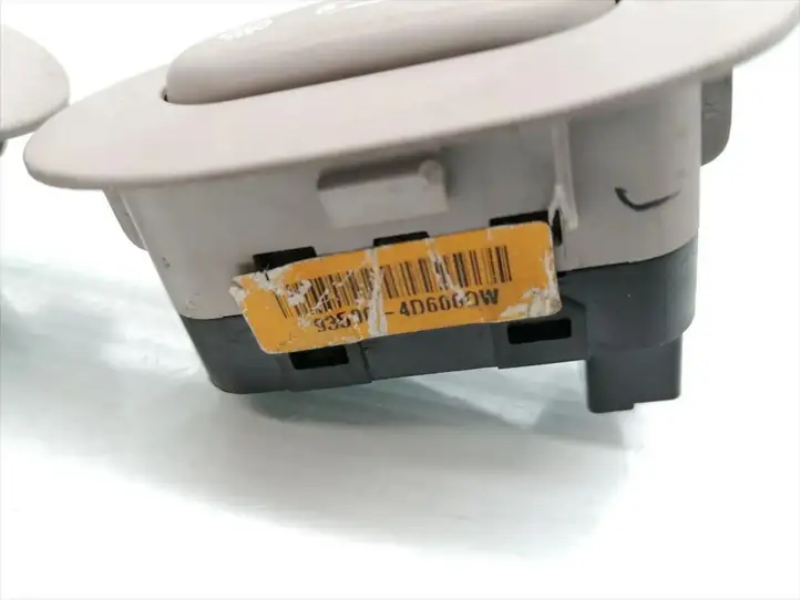 Kia Carnival (2006 - 2014) 935004D600QW Блок кнопок стеклоподъемников — фото 4