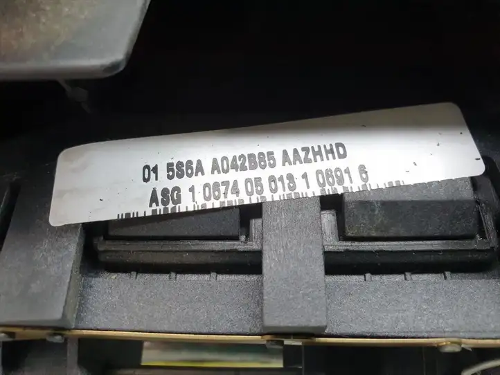 Ford Fiesta (2000 - 2005) 5S6AA042B85AA Подушка безопасности руля — фото 4