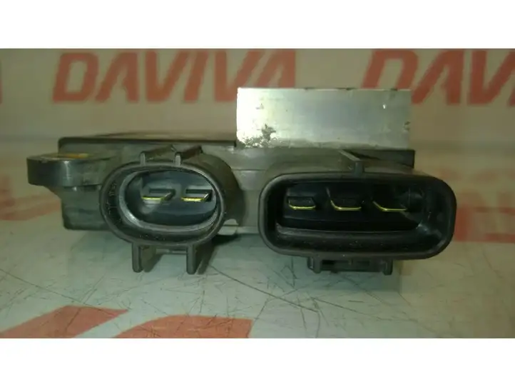 Toyota Auris 150 (2006 - 2012) 89257-12010 Реле вентилятора охлаждения — фото 4