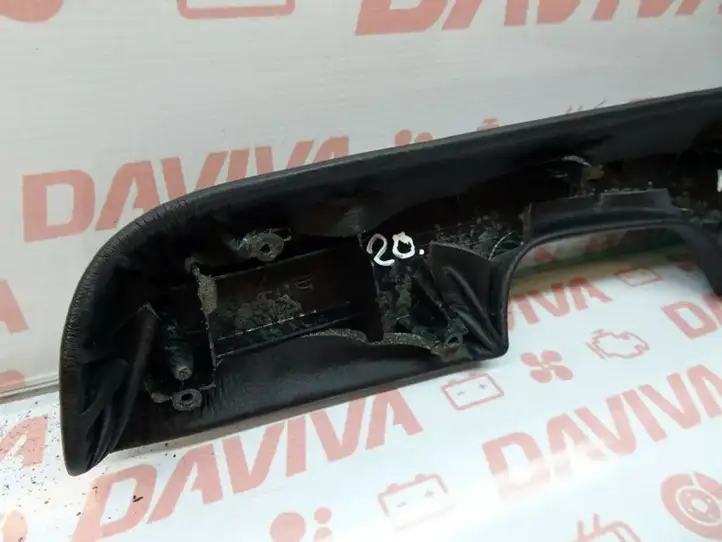 SsangYong Korando (2013 - 2017) 73231-32000 Обшивка задней двери — фото 4