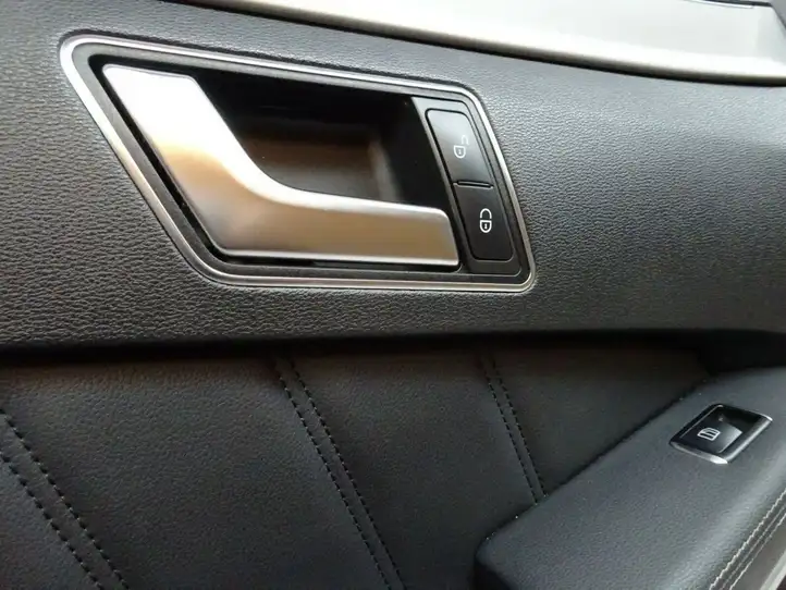 Mercedes-Benz E A207 (2010 - 2017) 2127201770 Обшивка задней двери — фото 5