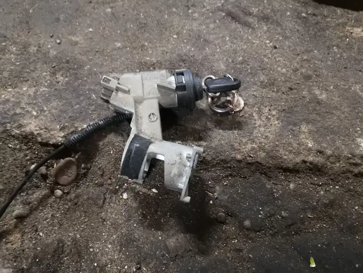 Volkswagen Transporter - Caravelle T4 (1990 - 2003) Замок зажигания — фото 2