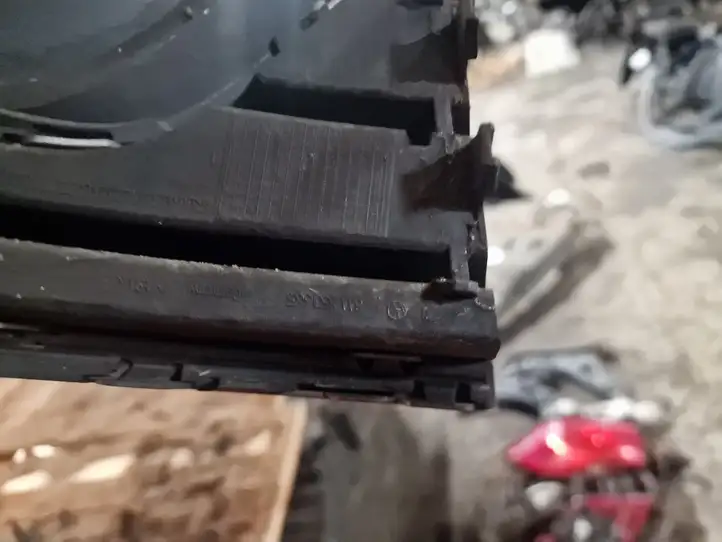Volkswagen PASSAT B7 (2011 - 2014) Решетка противотуманной фары — фото 4