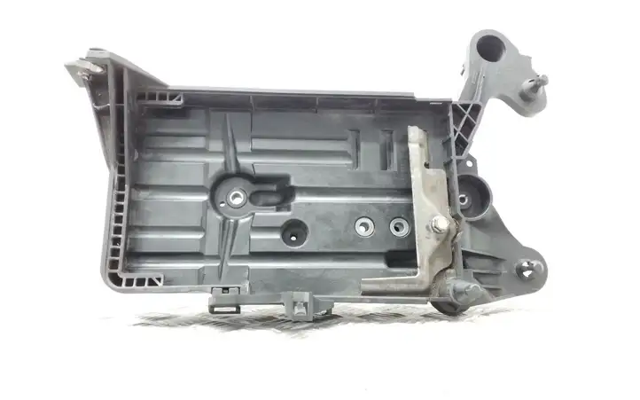 Skoda Superb B8 (3V) (2015 - 2023) 5Q0915331K Площадка аккумулятора — фото 1