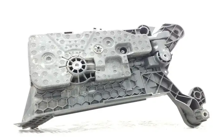 Skoda Superb B8 (3V) (2015 - 2023) 5Q0915331K Площадка аккумулятора — фото 3