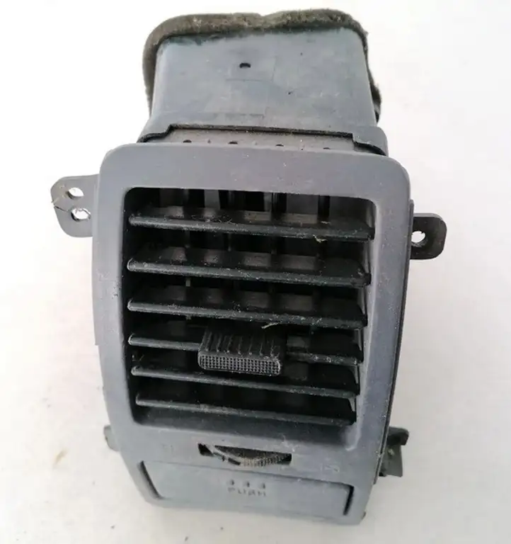 Hyundai Matrix (2001 - 2005) 84796217000 Центральный воздушный дефлектор — фото 1