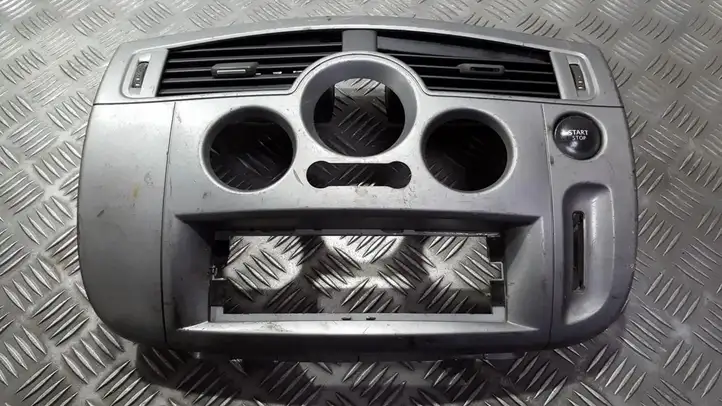 Renault Scenic II - Grand scenic II (2006 - 2009) 8200140711 Прочие детали салона — фото 1